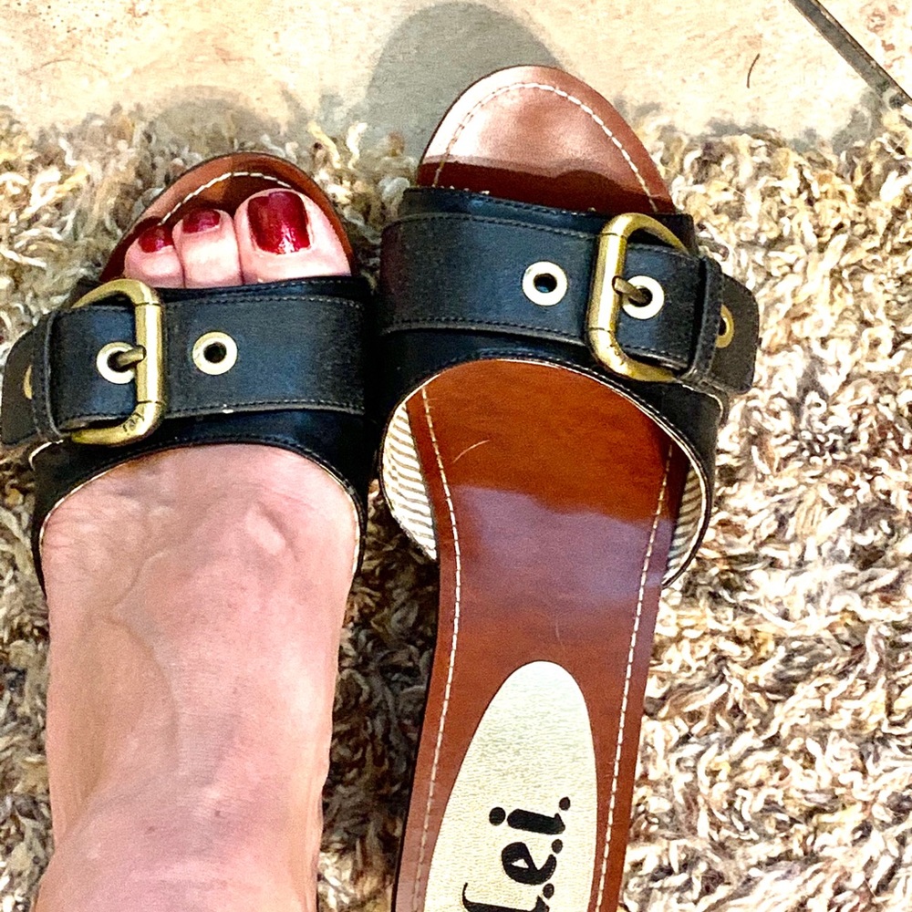Shoes - Picture 2 of 4
